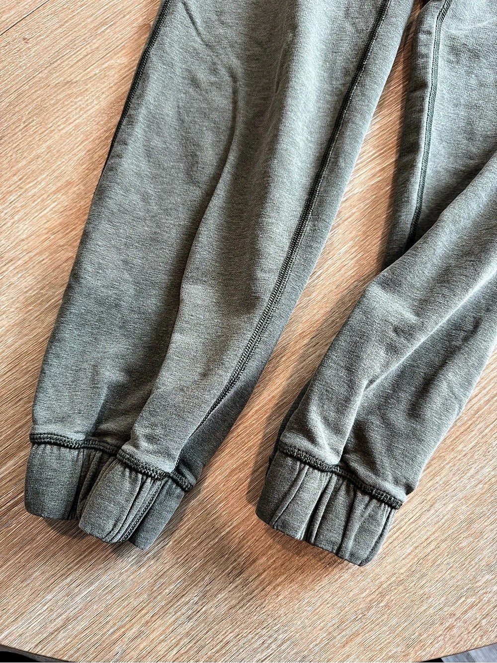 Lululemon Pleated Tapered Jogger Olive Green Pants-Preloved - Picture 5 of 7